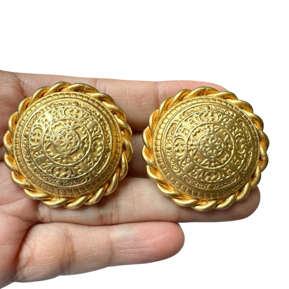 VTG Statement Earrings 1.75 Inch Medallion Rope Style Edging Clips Round Gold